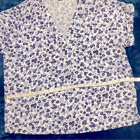 GAP Floral Print Women's Top - Purple and White - Picture 9 of 9